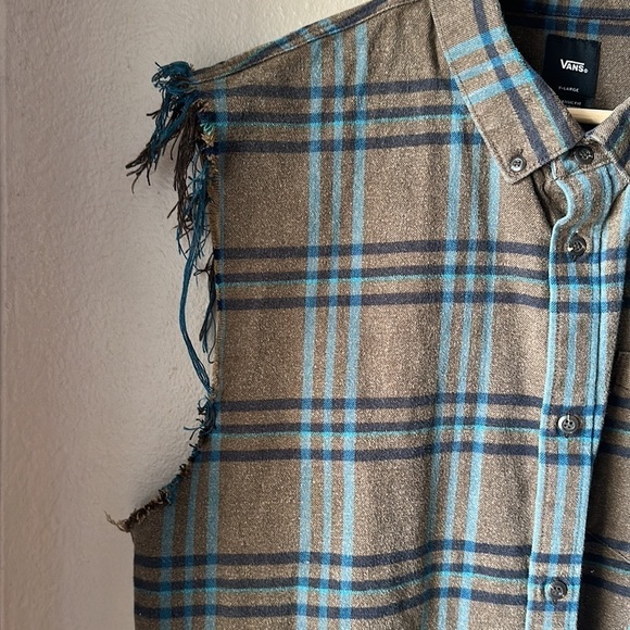 VANS Plaid Cut Off Classic Fit Muscle Button Down Shirt - Picture 4 of 7